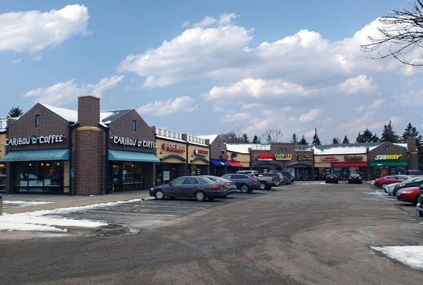 Oakwood Square: 1400 County Rd 101 N, Plymouth, MN 55447